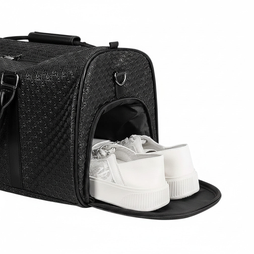 Sac de voyage MoveLite Tordian noir avec compartiment latéral zippé pour chaussures, texture géométrique élégante.